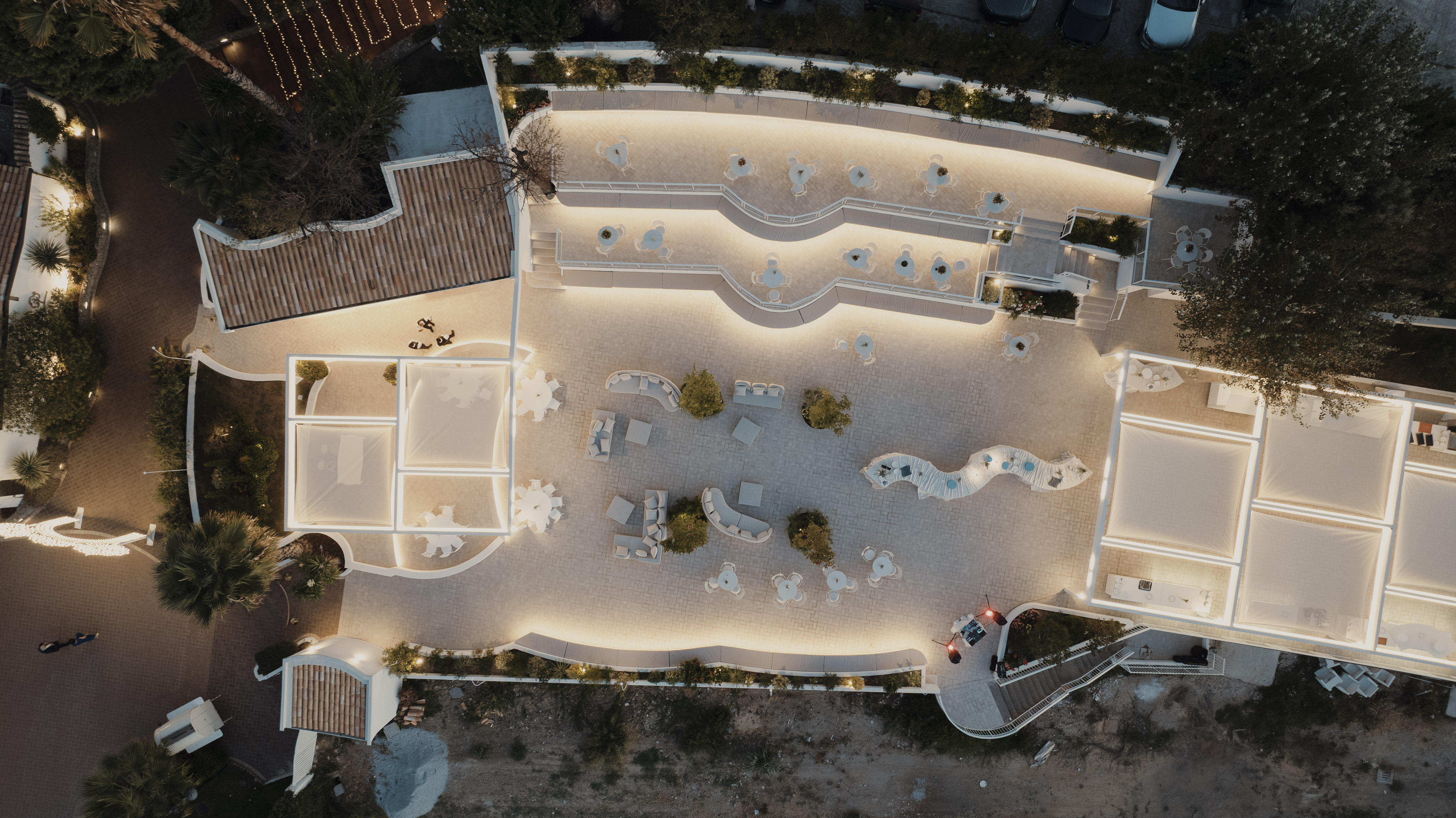 Veduta aerea dall'alto degli spazi esterni di Villa Perara